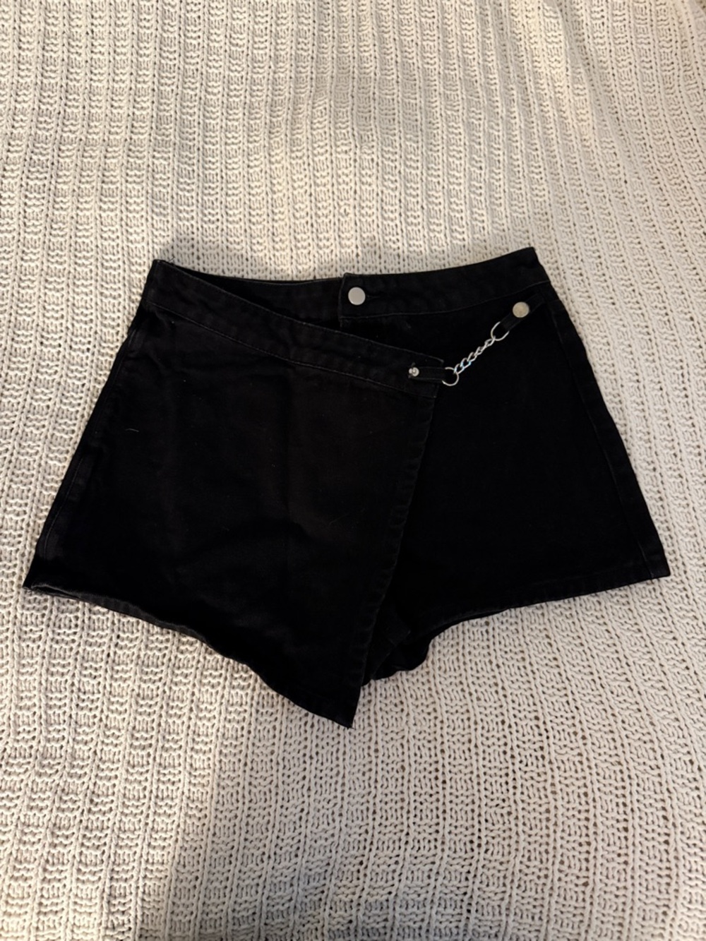 Cider Black Wrap-Front Chain Accent Skort